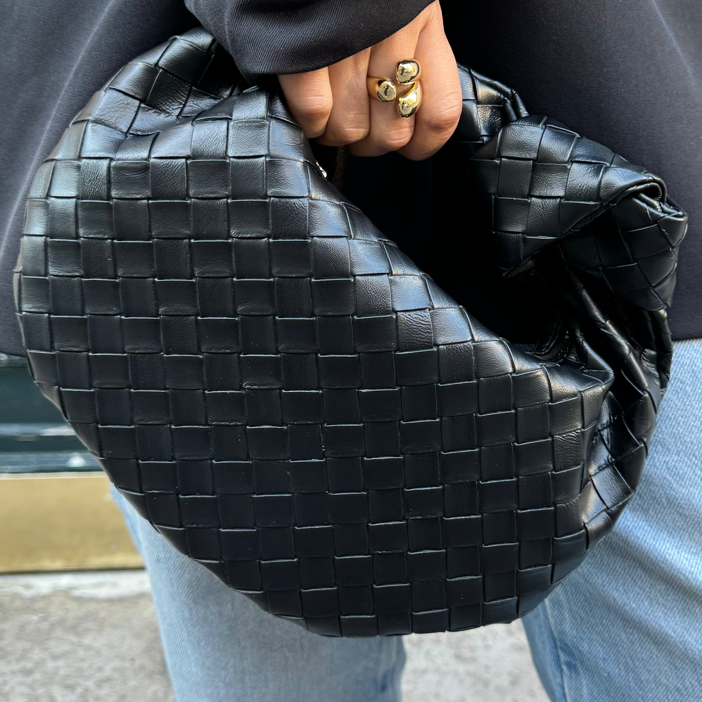 The black Velvet bag